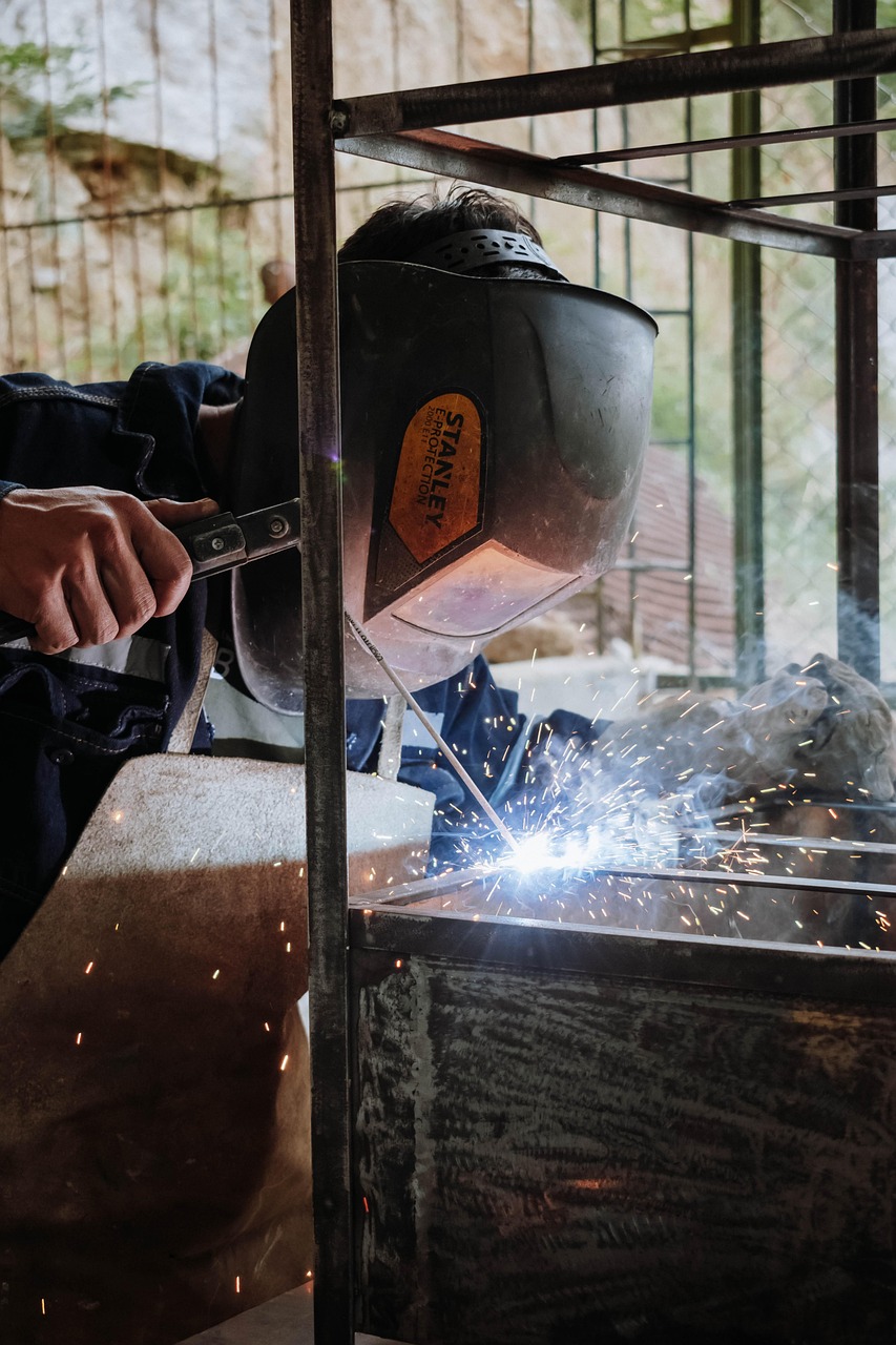 découvrez les principales techniques de soudage industriel, leurs applications, avantages et innovations pour optimiser vos projets de fabrication et d’assemblage métallique.